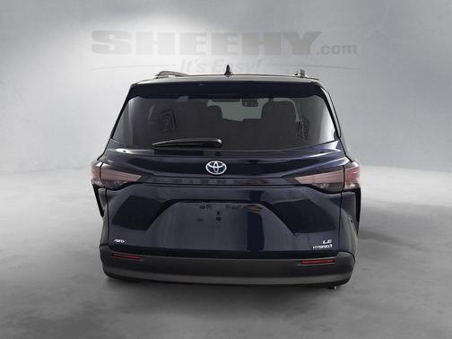 2024 Toyota Sienna LE