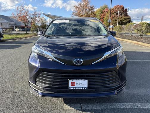 2024 Toyota Sienna LE
