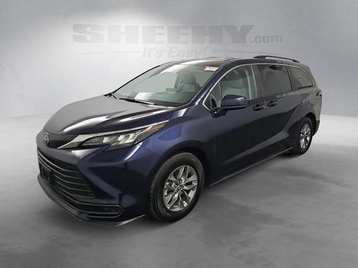 2024 Toyota Sienna LE