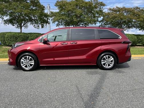 2025 Toyota Sienna XLE 7 Passenger