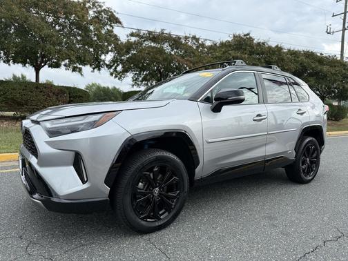 2022 Toyota RAV4 Hybrid SE