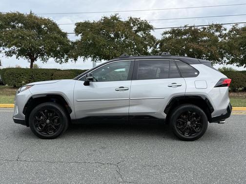 2022 Toyota RAV4 Hybrid SE