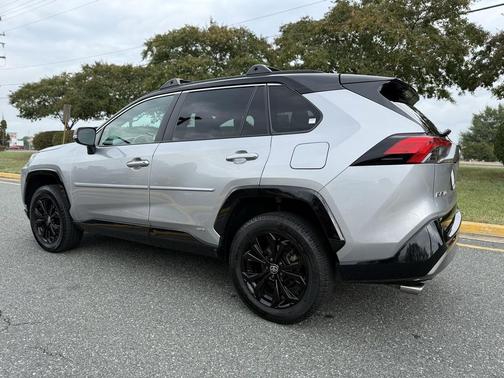 2022 Toyota RAV4 Hybrid SE