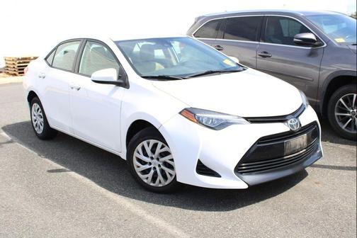 Super White 2017 Toyota Corolla LE