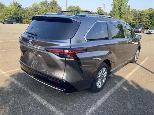 2024 Toyota Sienna Platinum 7 Passenger