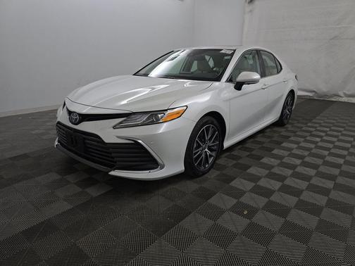 2024 Toyota Camry Hybrid XLE