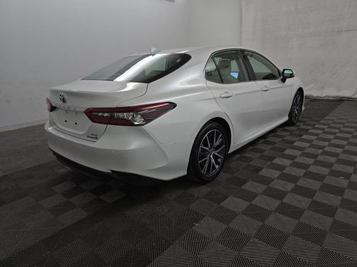 2024 Toyota Camry Hybrid XLE