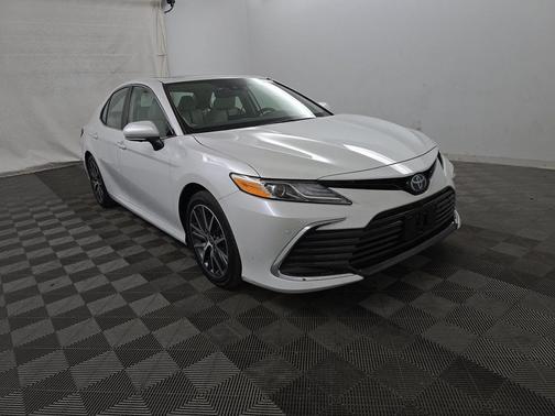 2024 Toyota Camry Hybrid XLE