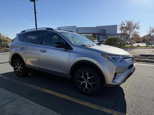 2017 Toyota RAV4 SE