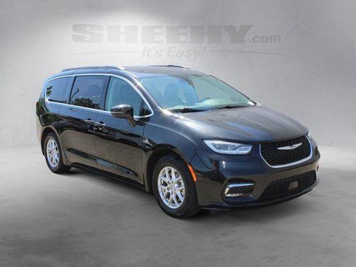 Brilliant Black Crystal Pearlcoat 2022 Chrysler Pacifica Touring L