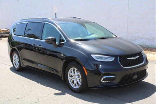 Brilliant Black Crystal Pearlcoat 2022 Chrysler Pacifica Touring L