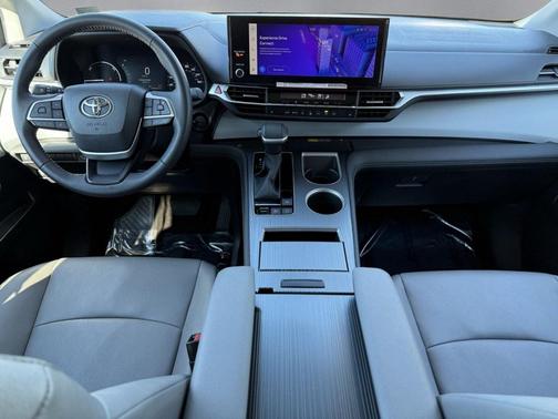 2025 Toyota Sienna XLE 7 Passenger