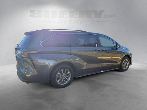 2025 Toyota Sienna XLE 7 Passenger