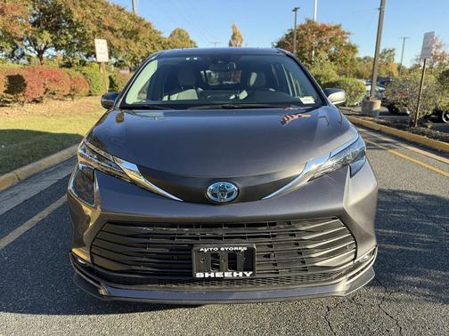 2025 Toyota Sienna XLE 7 Passenger