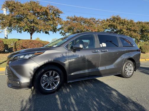 2025 Toyota Sienna XLE 7 Passenger