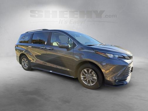 2025 Toyota Sienna XLE 7 Passenger