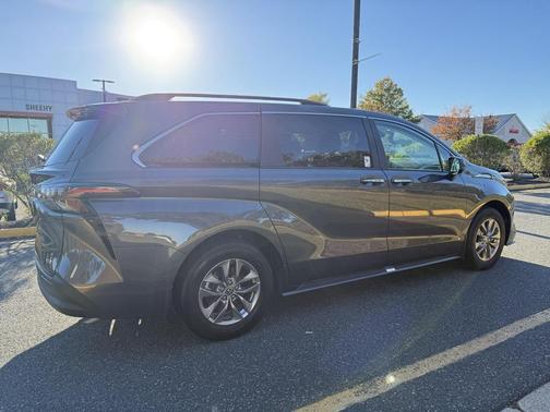 2025 Toyota Sienna XLE 7 Passenger