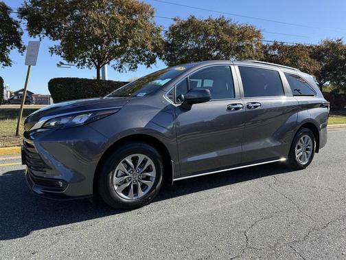 2025 Toyota Sienna XLE 7 Passenger