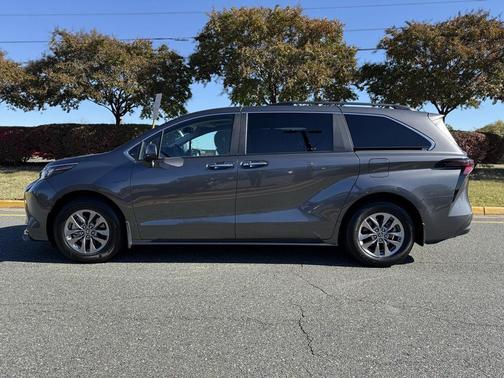 2025 Toyota Sienna XLE 7 Passenger
