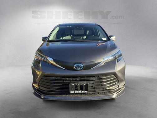 2025 Toyota Sienna XLE 7 Passenger