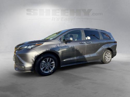 2025 Toyota Sienna XLE 7 Passenger