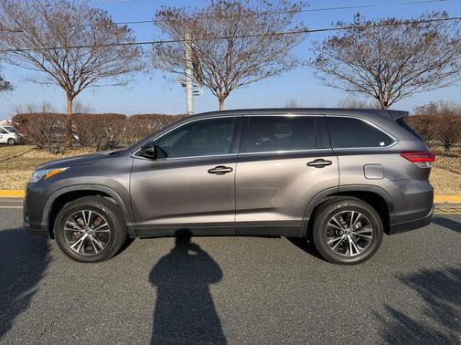 2019 Toyota Highlander LE I4