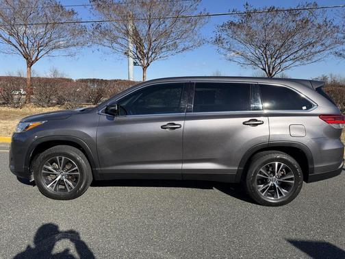 2019 Toyota Highlander LE I4