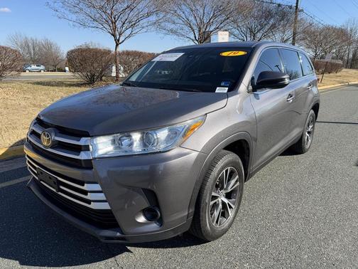 2019 Toyota Highlander LE I4