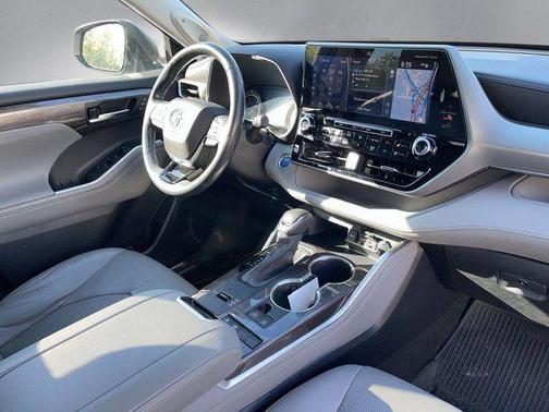 Magnetic Gray Metallic 2020 Toyota Highlander Hybrid Platinum