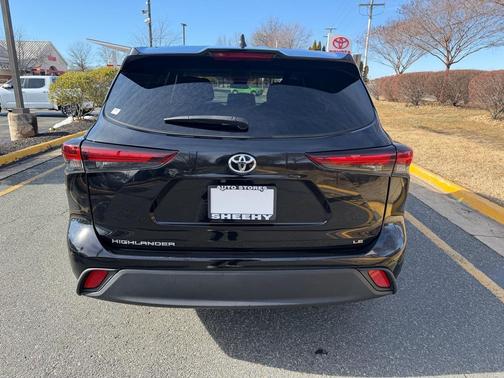 2024 Toyota Highlander LE