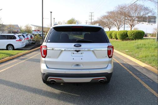 Ingot Silver 2017 Ford Explorer XLT