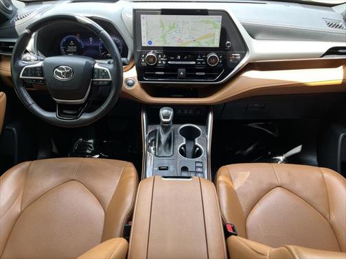 2023 Toyota Highlander Hybrid Platinum