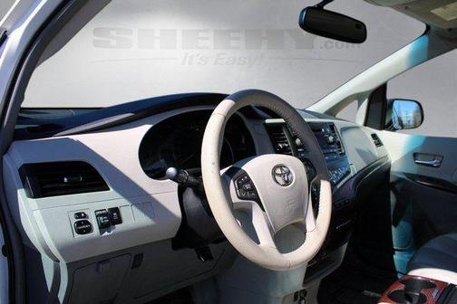 2013 Toyota Sienna XLE