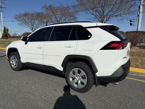 2020 Toyota RAV4 LE