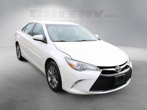 White 2017 Toyota Camry SE