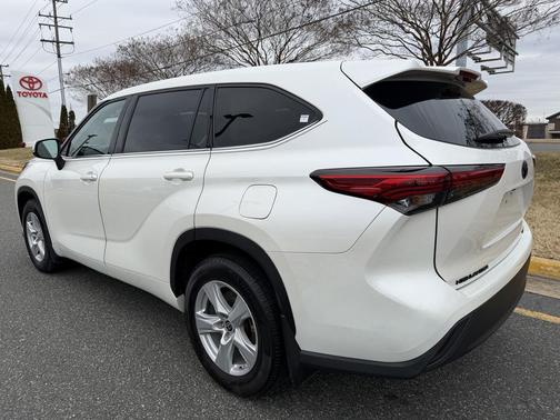 2021 Toyota Highlander LE
