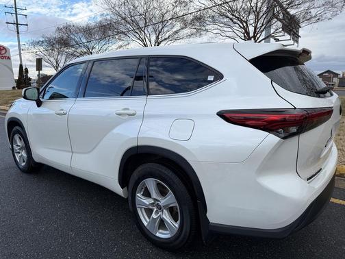 2021 Toyota Highlander LE