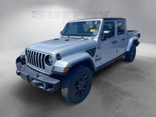 Silver Zynith Clearcoat 2023 Jeep Gladiator Sport