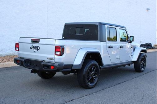 Silver Zynith Clearcoat 2023 Jeep Gladiator Sport