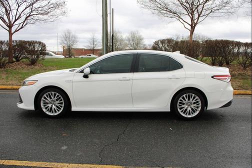 2020 Toyota Camry Hybrid XLE