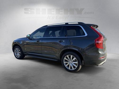 2017 Volvo XC90 T6 Momentum