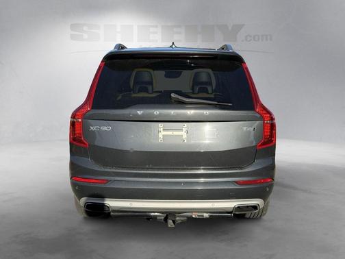 2017 Volvo XC90 T6 Momentum