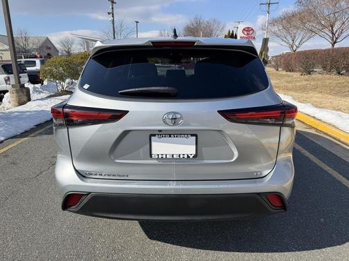 2024 Toyota Highlander LE