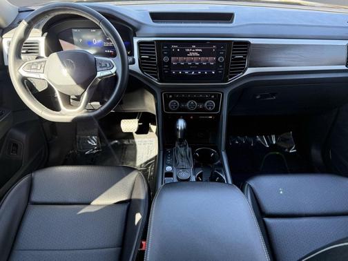 2022 Volkswagen Atlas 2.0T SE w/Technology 4MOTION