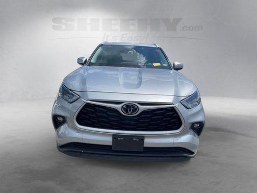 Celestial Silver Metallic 2024 Toyota Highlander XLE