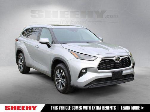 Celestial Silver Metallic 2024 Toyota Highlander XLE
