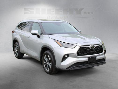 Celestial Silver Metallic 2024 Toyota Highlander XLE