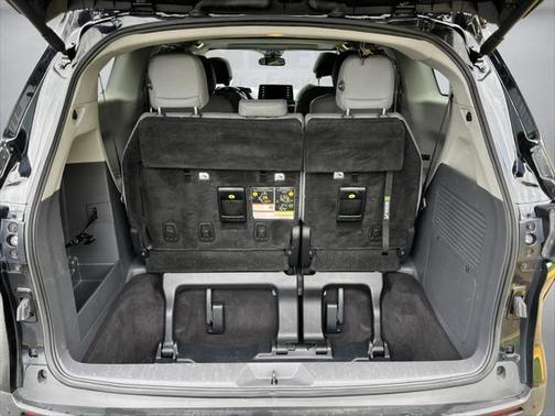 2022 Toyota Sienna XLE 8 Passenger