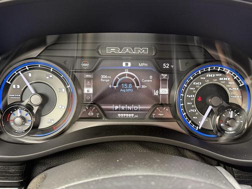 2022 RAM 3500 Limited Crew Cab 4x4 8' Box