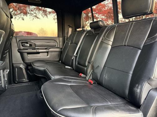 2022 RAM 3500 Limited Crew Cab 4x4 8' Box